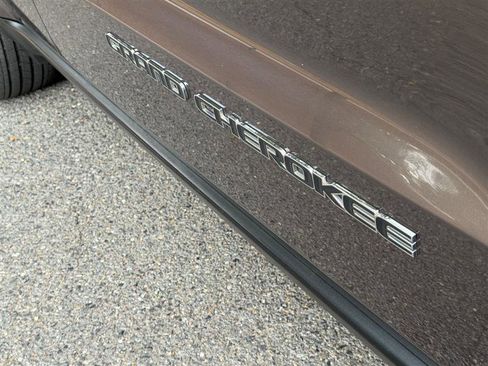 Used 2017 Jeep Grand Cherokee Limited AWD/4WD image 22