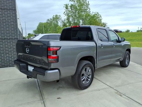 Used 2025 Nissan Frontier SV AWD/4WD image 7