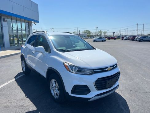 Used 2017 Chevrolet Trax LT w/ LT Convenience Package AWD/4WD image 6