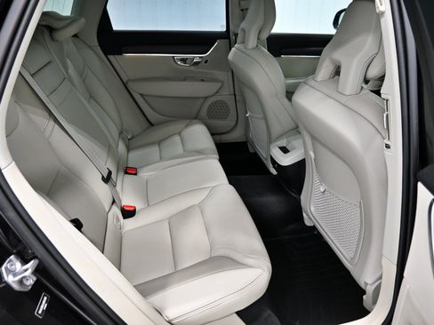 Used 2018 Volvo V90 T6 Cross Country w/ Convenience Package AWD/4WD image 30