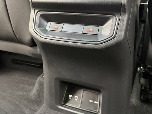 Used 2025 Volkswagen Atlas Cross Sport SEL R-Line image 36