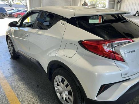 Used 2021 Toyota C-HR LE image 5