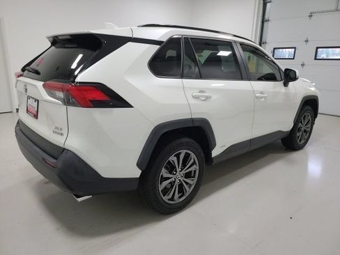 Certified 2022 Toyota RAV4 XLE Premium AWD/4WD image 8
