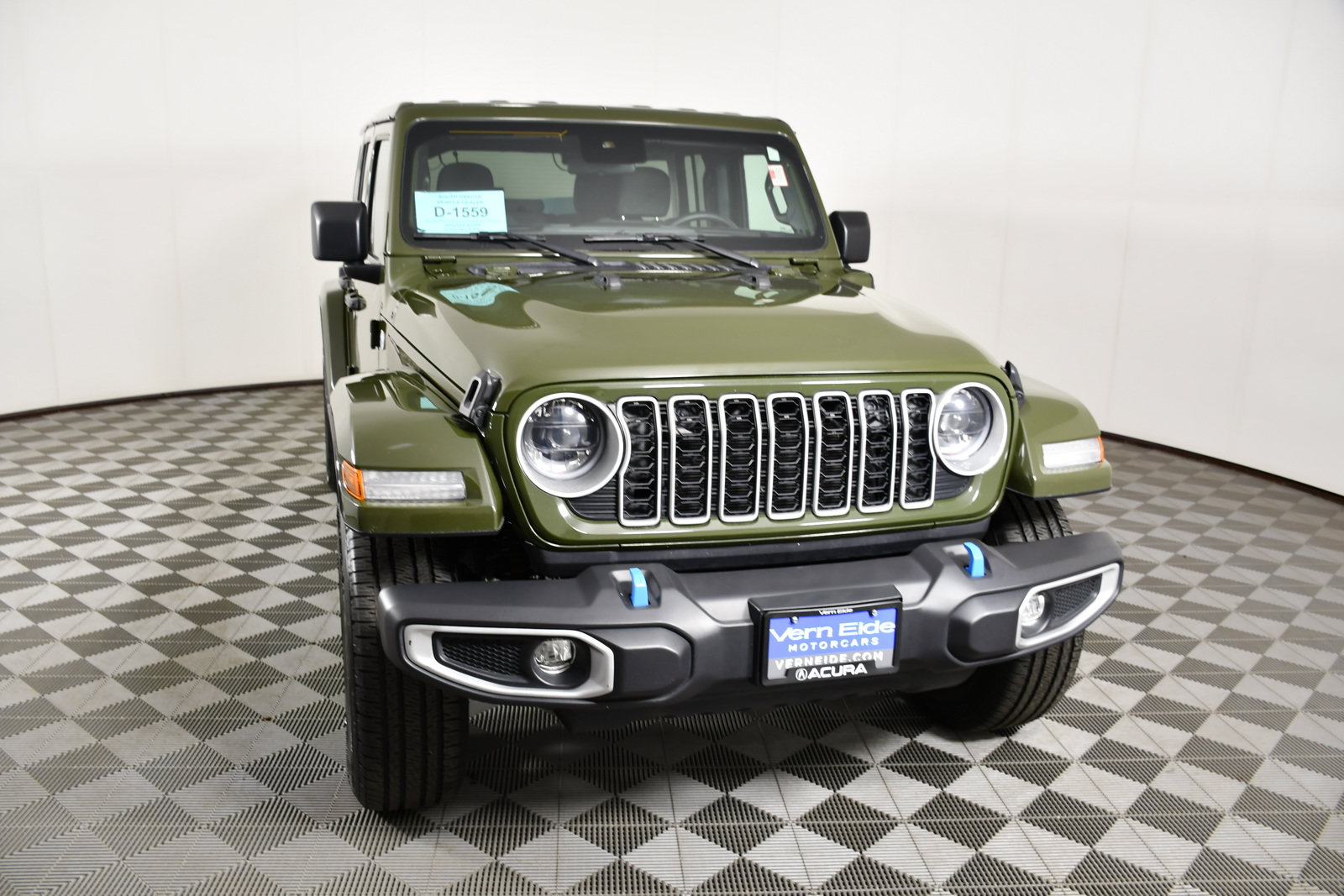Used 2024 Jeep Wrangler Unlimited Sahara AWD/4WD image 3