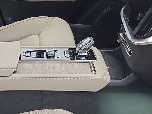 New 2026 Volvo XC90 T8 Plus image 7