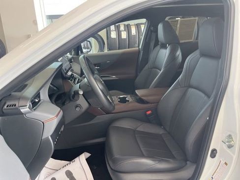 Used 2024 Toyota Venza Limited image 29