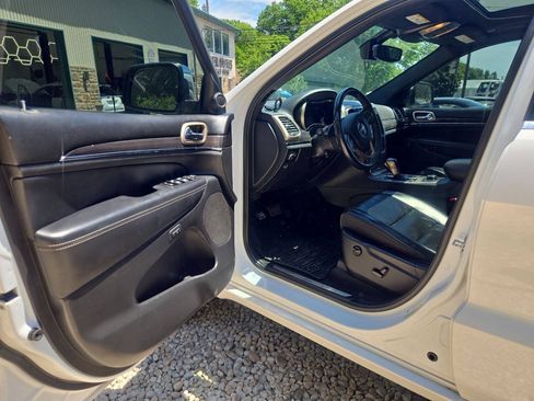 Used 2017 Jeep Grand Cherokee Overland AWD/4WD image 16
