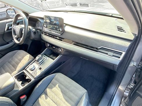 Used 2023 Mitsubishi Outlander SE image 34