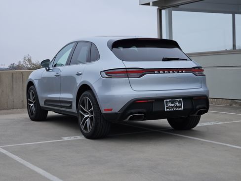 Certified 2025 Porsche Macan image 3