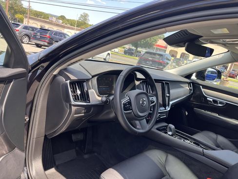 Certified 2023 Volvo V90 B6 Cross Country Plus AWD/4WD image 6