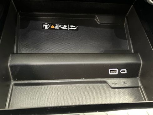 Used 2025 Chevrolet Suburban Z71 image 52