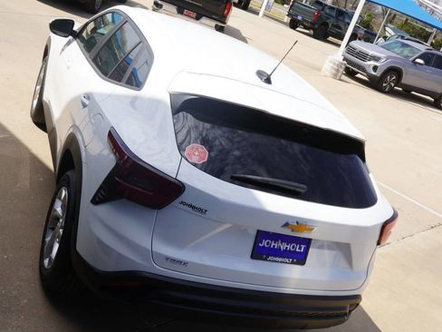 New 2026 Chevrolet Trax LS w/ LS Convenience Package image 11