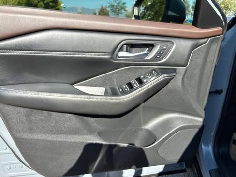 Used 2023 Nissan Rogue SL w/ SL Premium Package AWD/4WD image 19