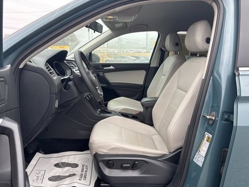 Used 2021 Volkswagen Tiguan SE image 12