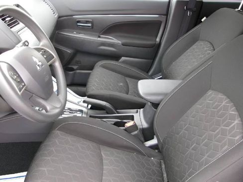 Used 2025 Mitsubishi Outlander Sport ES AWD/4WD image 13