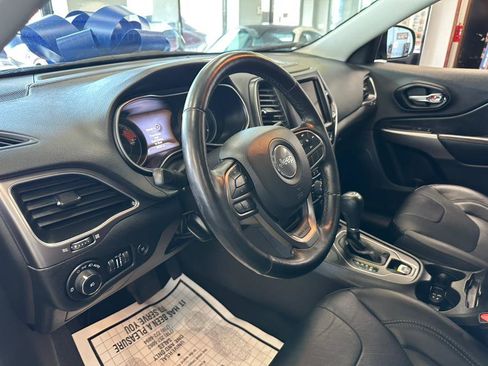 Used 2021 Jeep Cherokee Latitude Lux w/ Sun & Sound Group image 24