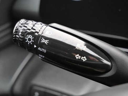 Certified 2025 Hyundai Elantra SEL image 34