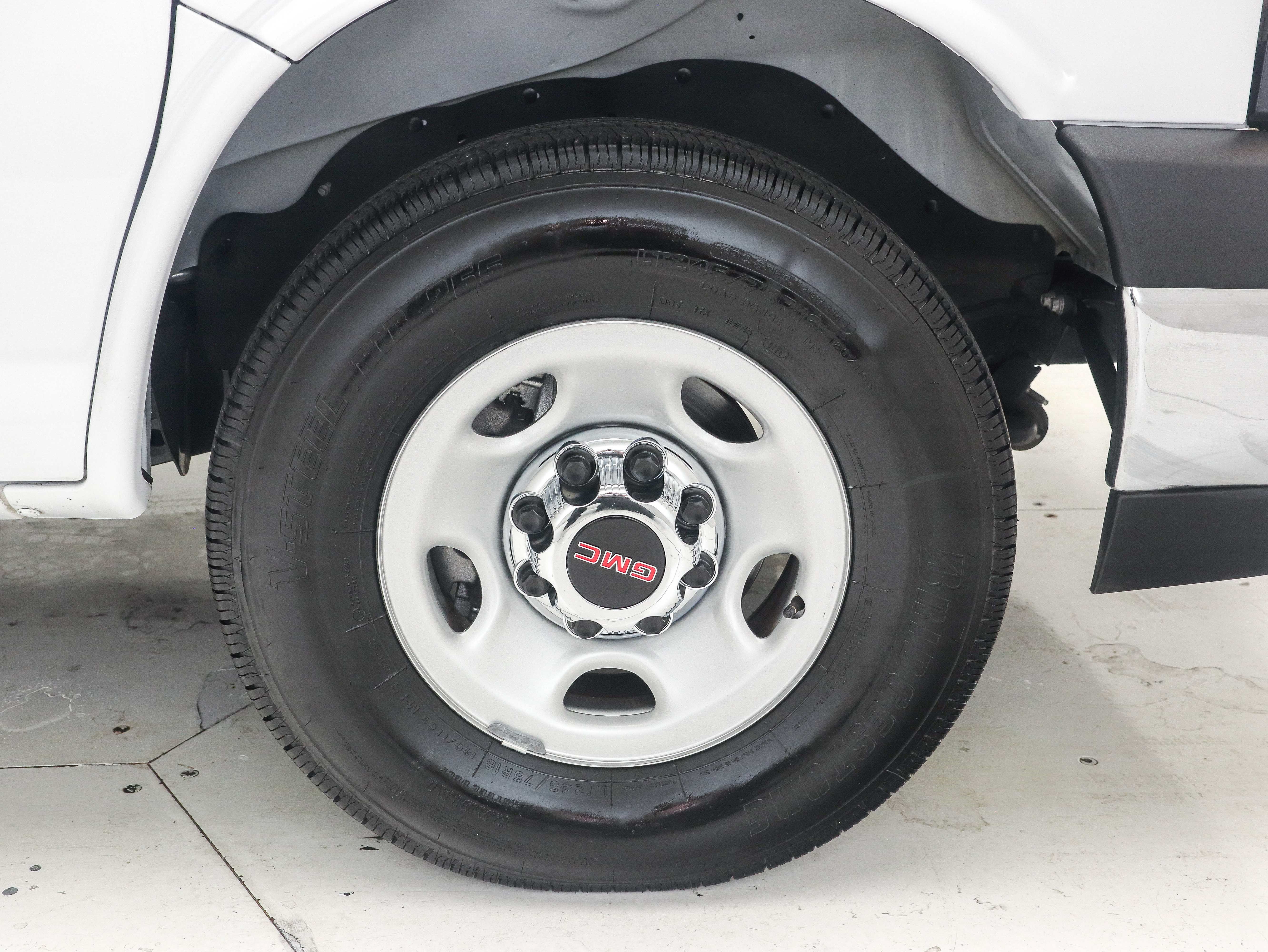 Used 2025 GMC Savana 3500 LT w/ LT Preferred Equipment Group RWD image 28