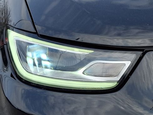 Used 2025 Chrysler Pacifica Select FWD image 9