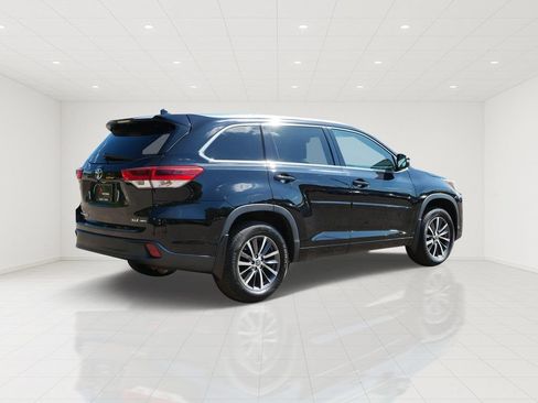 Used 2018 Toyota Highlander XLE AWD/4WD image 6