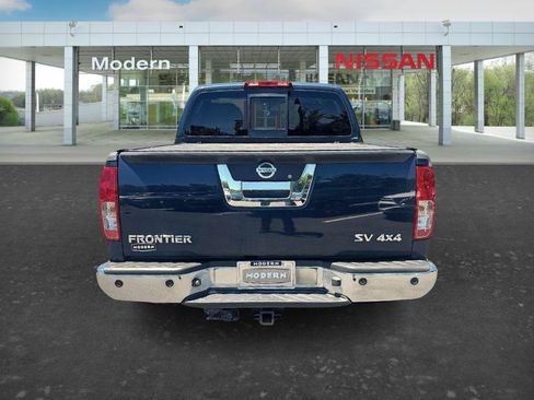 Used 2015 Nissan Frontier SV w/ SV Value Truck Package AWD/4WD image 8