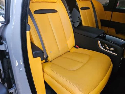 Used 2022 Rolls-Royce Cullinan image 21