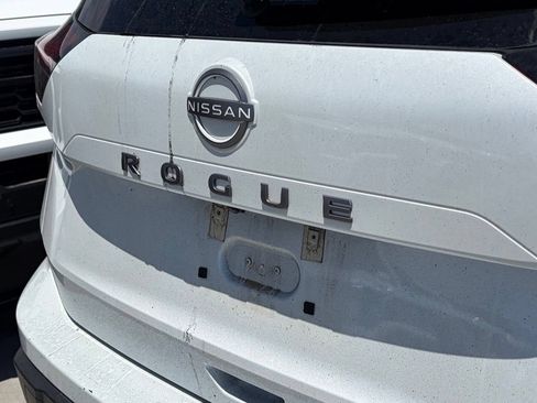 Used 2025 Nissan Rogue SV FWD image 4
