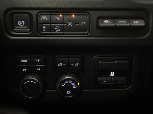 Used 2021 Chevrolet Tahoe High Country w/ Premium Package AWD/4WD image 14
