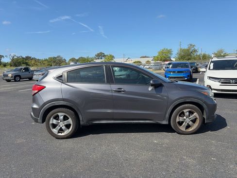 Used 2018 Honda HR-V LX image 9