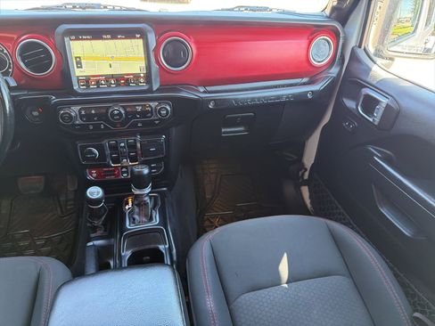 Used 2022 Jeep Wrangler Unlimited Rubicon w/ Cold Weather Group AWD/4WD image 28