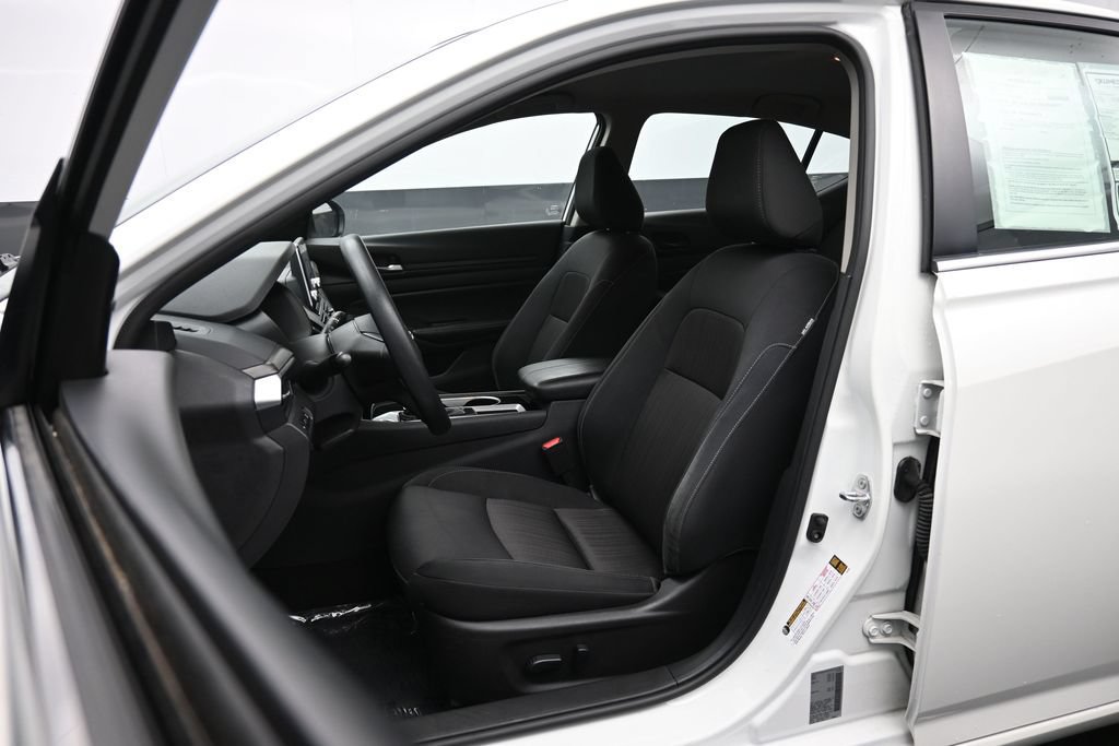 Used 2024 Nissan Altima 2.5 SV FWD image 21