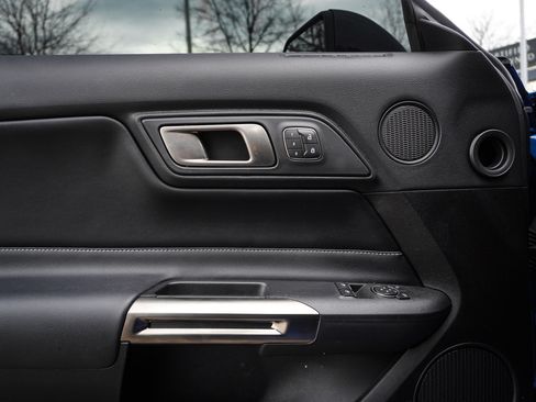 Used 2021 Ford Mustang Shelby GT500 w/ Technology Package image 16