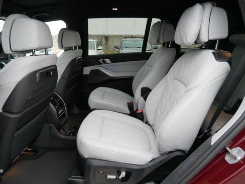 New 2026 BMW X7 xDrive40i image 8