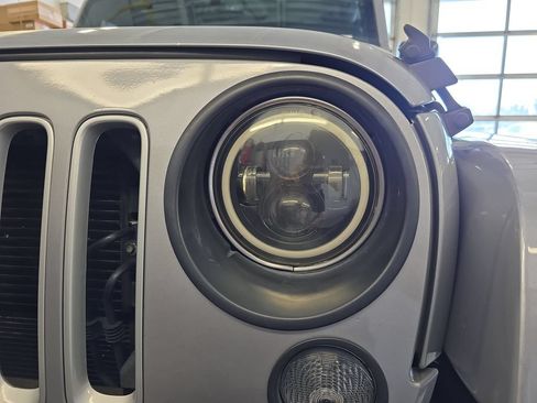 Used 2016 Jeep Wrangler Unlimited Sahara w/ Dual Top Group AWD/4WD image 31