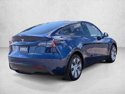 Used 2022 Tesla Model Y Long Range AWD/4WD image 5
