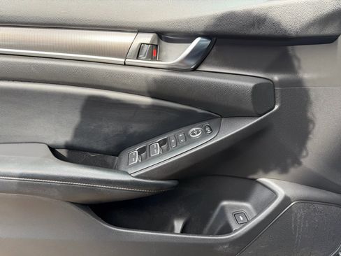 Used 2018 Honda Accord Sport image 8
