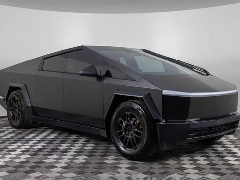 Used 2024 Tesla Cybertruck AWD Crew Cab image 10