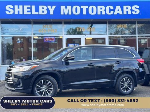 Used 2017 Toyota Highlander XLE AWD/4WD image 1