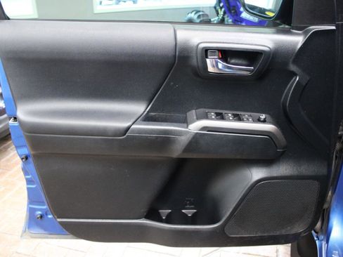 Used 2016 Toyota Tacoma SR5 AWD/4WD image 15