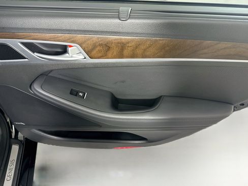 Used 2016 Hyundai Genesis 3.8 w/ Option Group 04 RWD image 32