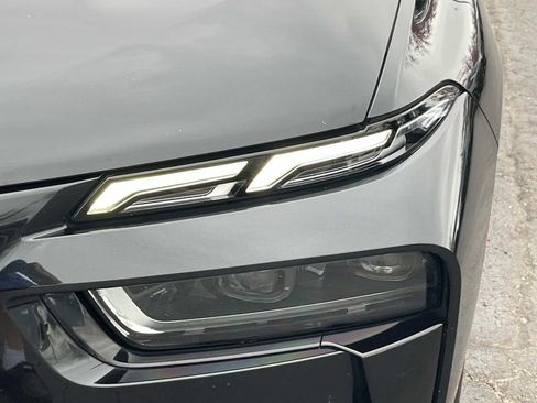 Used 2025 BMW X7 M60i w/ Executive Package image 9