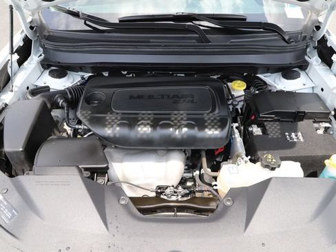 Used 2020 Jeep Cherokee Latitude w/ Cold Weather Group AWD/4WD image 6