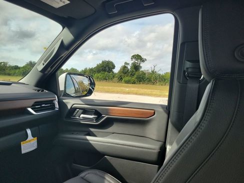 New 2026 GMC Yukon XL Denali w/ Sun & Power Step Package image 11