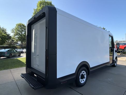 Used 2024 Chevrolet Brightdrop 600 w/ Commercial Equipment Package AWD/4WD image 6