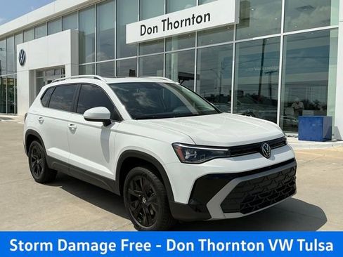 New 2026 Volkswagen Taos SE FWD image 1