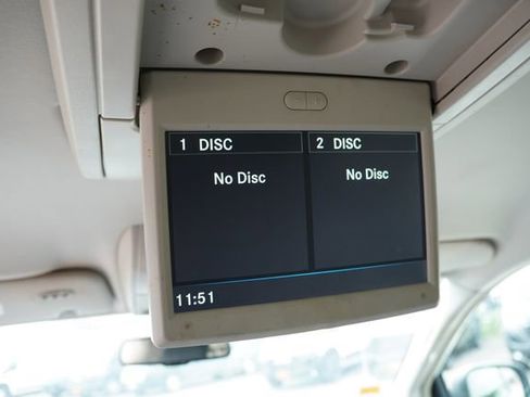 Used 2015 Chrysler Town & Country Touring w/ Driver Convenience Group FWD image 5