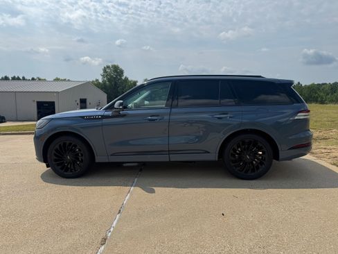 New 2025 Lincoln Aviator Reserve w/ Luxury Package image 26