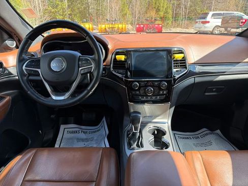 Used 2020 Jeep Grand Cherokee Overland AWD/4WD image 14