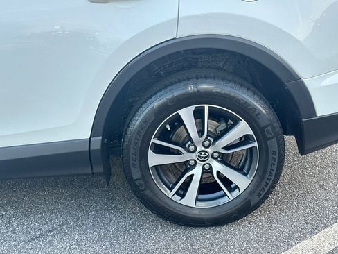 Used 2018 Toyota RAV4 XLE image 20