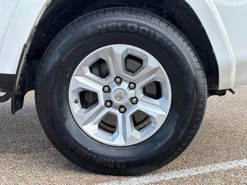 Used 2018 Toyota 4Runner SR5 RWD image 8